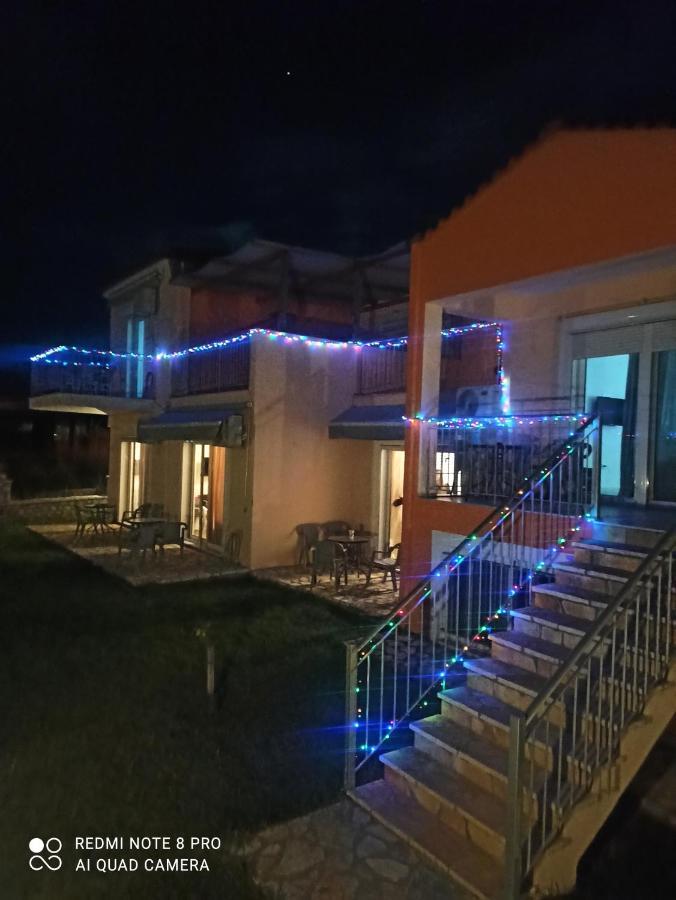 Lighthouse Apartments Chiliadou  Exterior photo